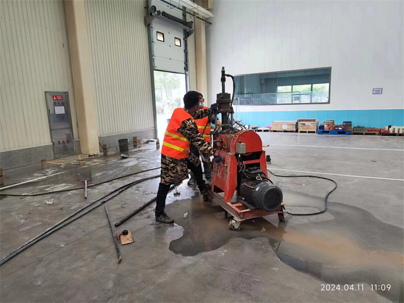 龙湖厂房地面下沉塌陷注浆加固施工